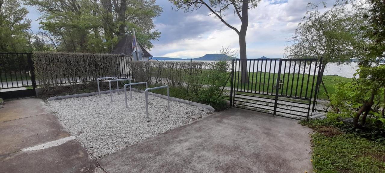 Suello Utcai Apartman Fonyod Vizparti Es Panoramas! On The Waterfront And With Balaton Panorama! Exterior photo