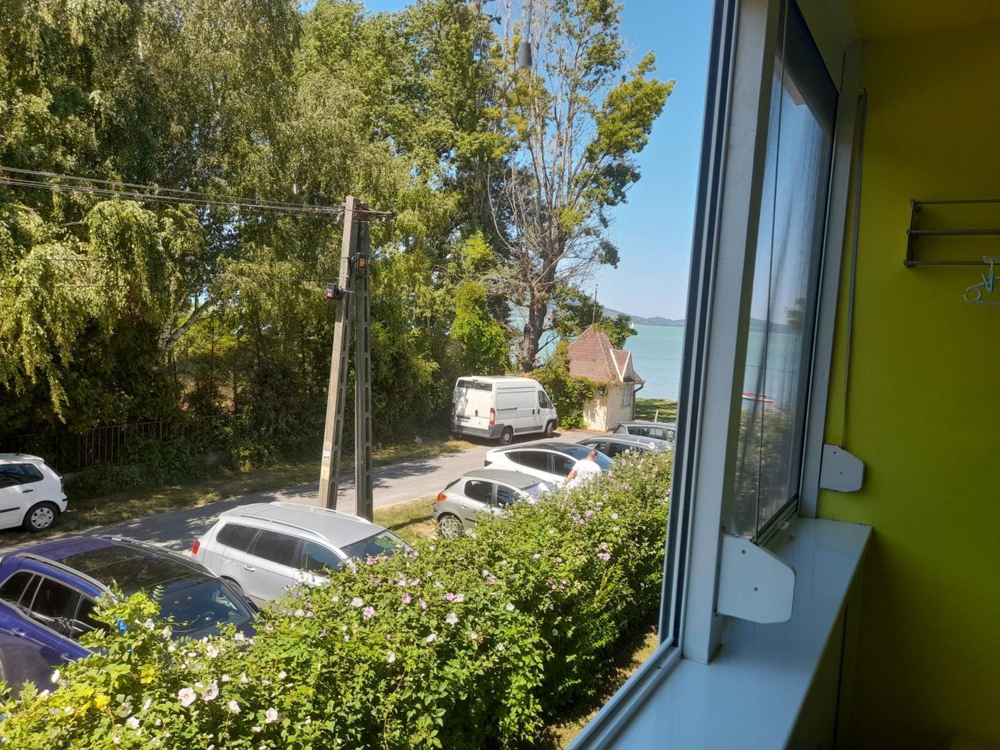 Suello Utcai Apartman Fonyod Vizparti Es Panoramas! On The Waterfront And With Balaton Panorama! Exterior photo